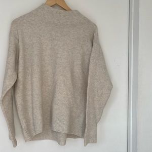 Uniqlo Mockneck White Sweater. Size Medium.